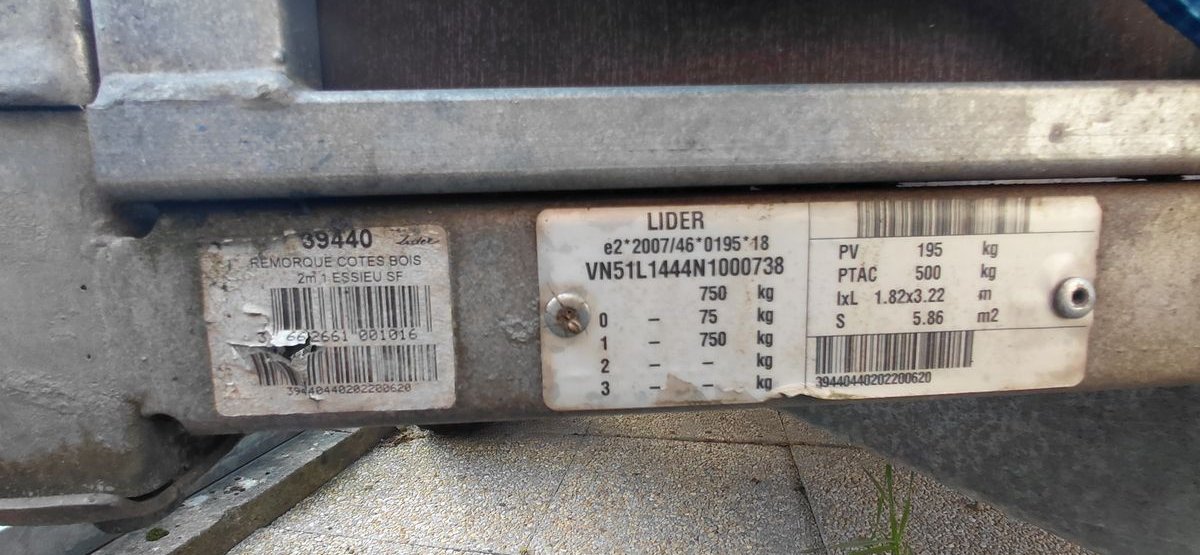 Remorque LIDER 500 Kg avec porte échelle et bache Plate 3