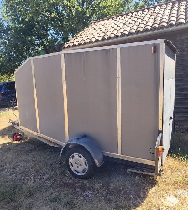 Remorque fermée hayon permis voiture