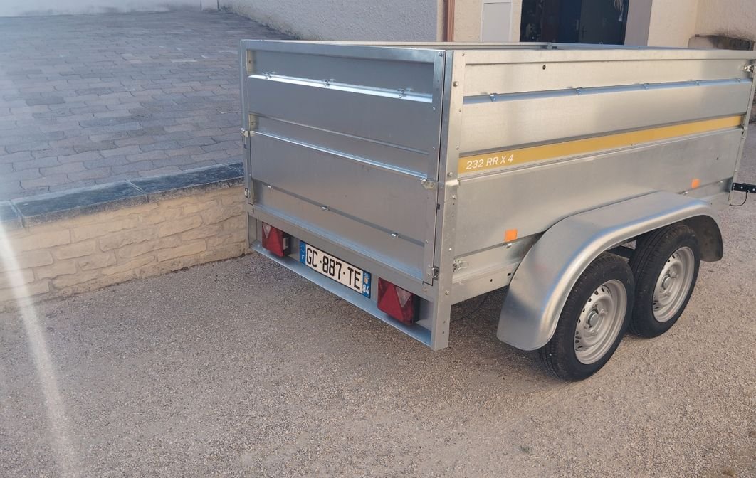 Remorque 224cm par 129cm neuve 2