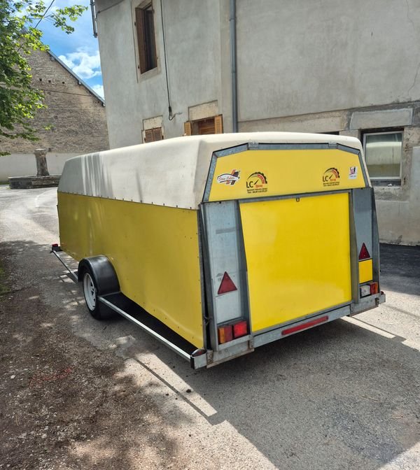 Remorque porte voiture fermée