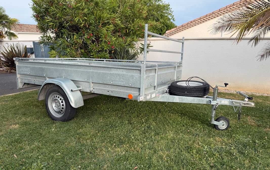 Remorque 2024 Acier galavanisé Largeur 1M42 Trigano - Franc RE250 142x250 + bâche + roue de secours