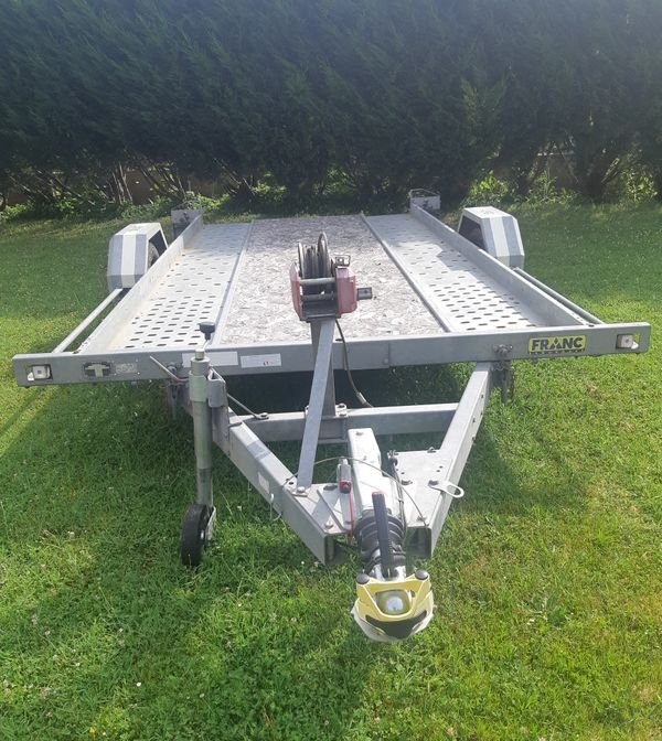 Remorque plateau Trigano – PTAC 1600 kg – Charge utile 1190 kg – Carte grise 3