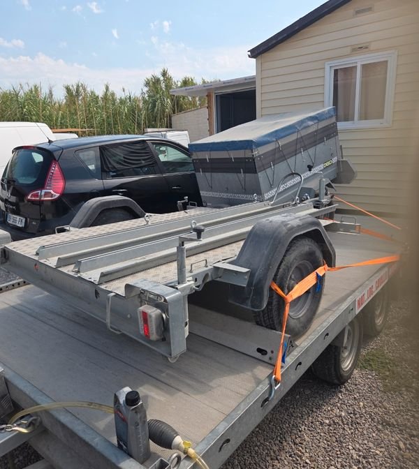 Remorque portes 2remorque porte 2 moto
. TYPE E500TR
N° :DR07R004039 CHARGE MAXI: 500Kg OF: 1046852