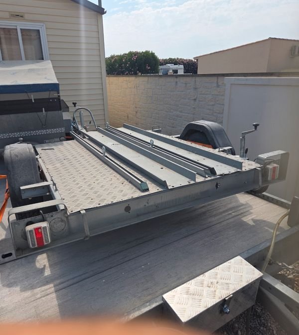 Remorque portes 2remorque porte 2 moto
. TYPE E500TR
N° :DR07R004039 CHARGE MAXI: 500Kg OF: 1046852 2