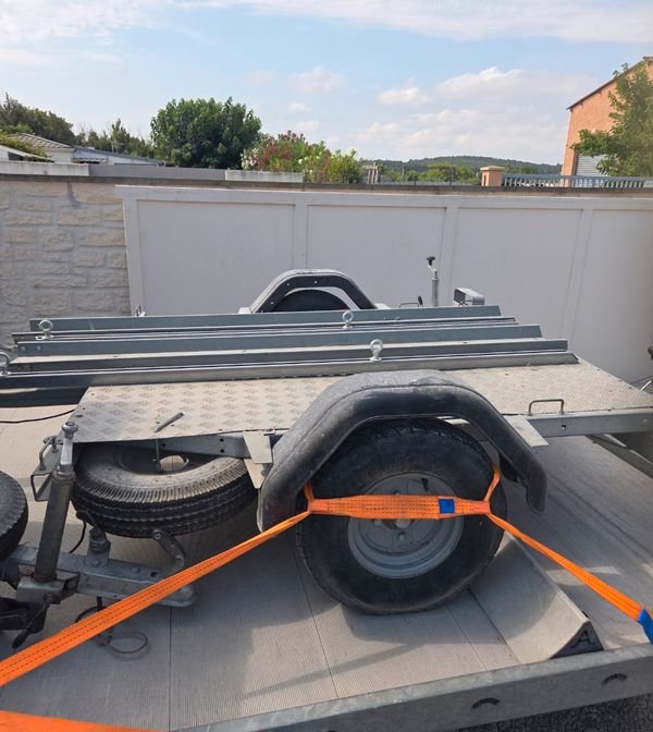 Remorque portes 2remorque porte 2 moto
. TYPE E500TR
N° :DR07R004039 CHARGE MAXI: 500Kg OF: 1046852 3
