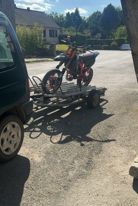 échange plateau moto 3 rail