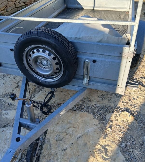 Remorque caisse 245cm 4ridelles amovibles