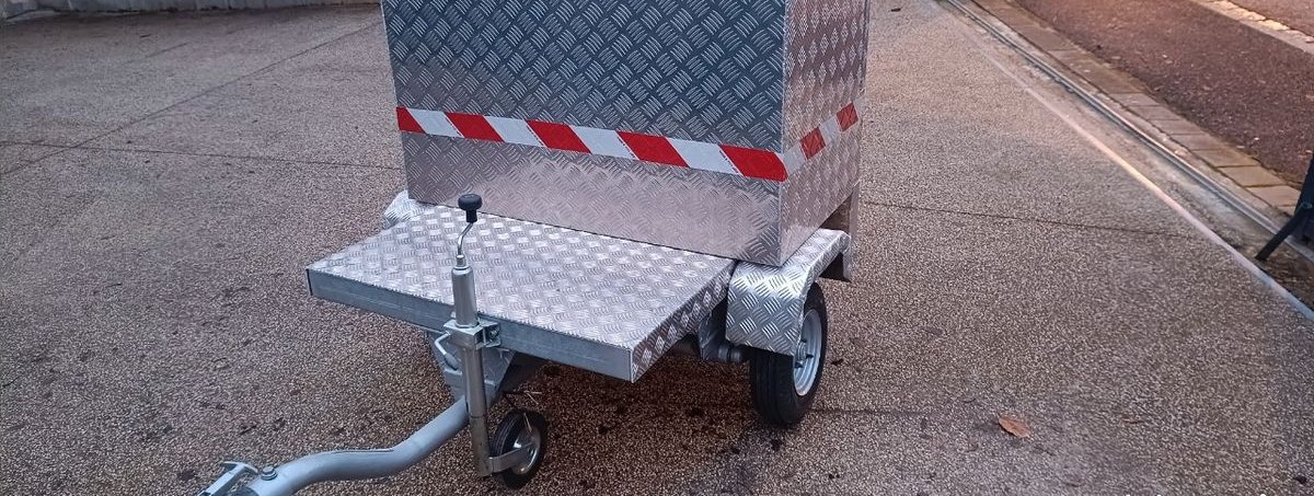 Remorque a coffre en aluminium