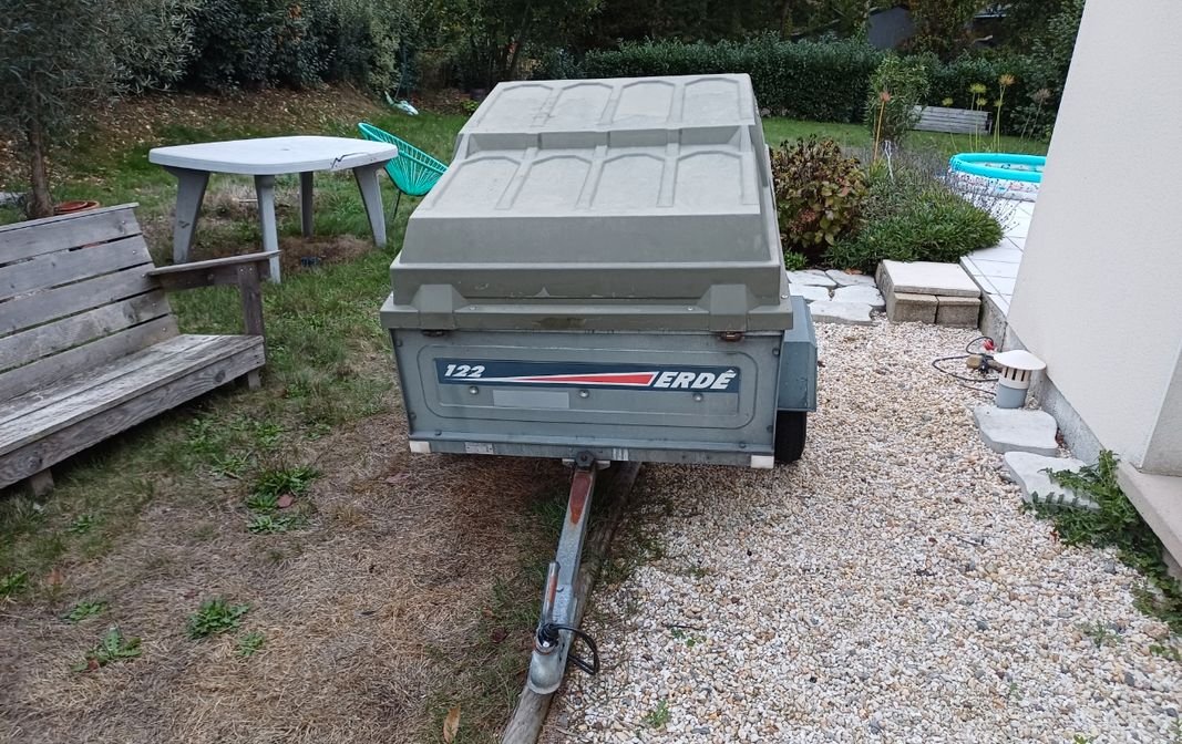 Remorque Erdé 122 avec coffre 3