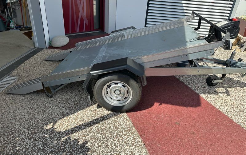 Remorque ERDE 750 kg avec ridelles, rampes et treuil électrique 12V