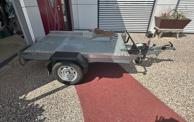 Remorque ERDE 750 kg avec ridelles, rampes et treuil électrique 12V 2