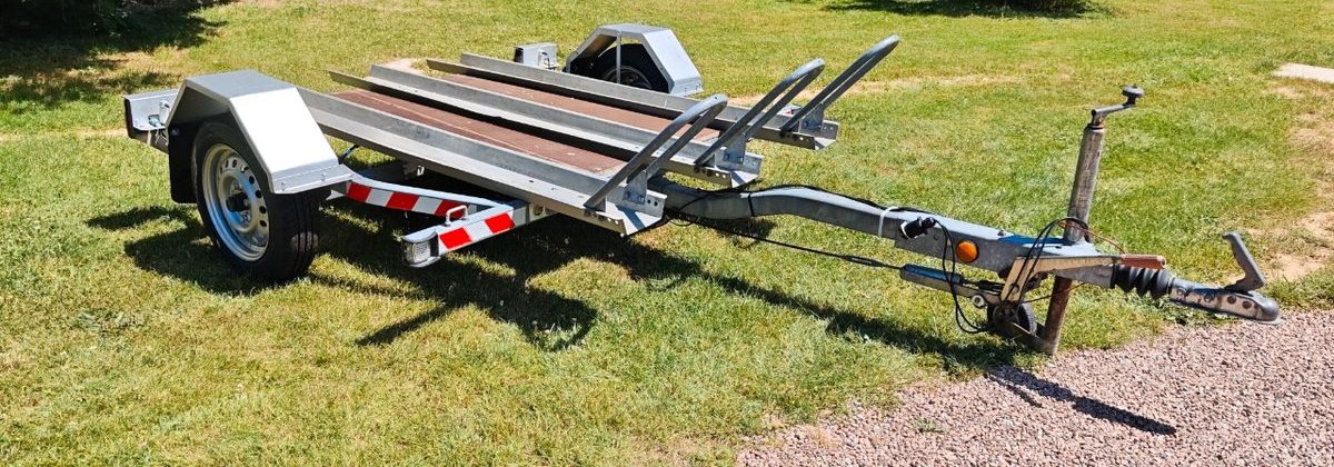 Remorque porte moto satellite