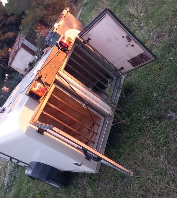 Remorque isolée pour chien de chasse ou autree animaux 2