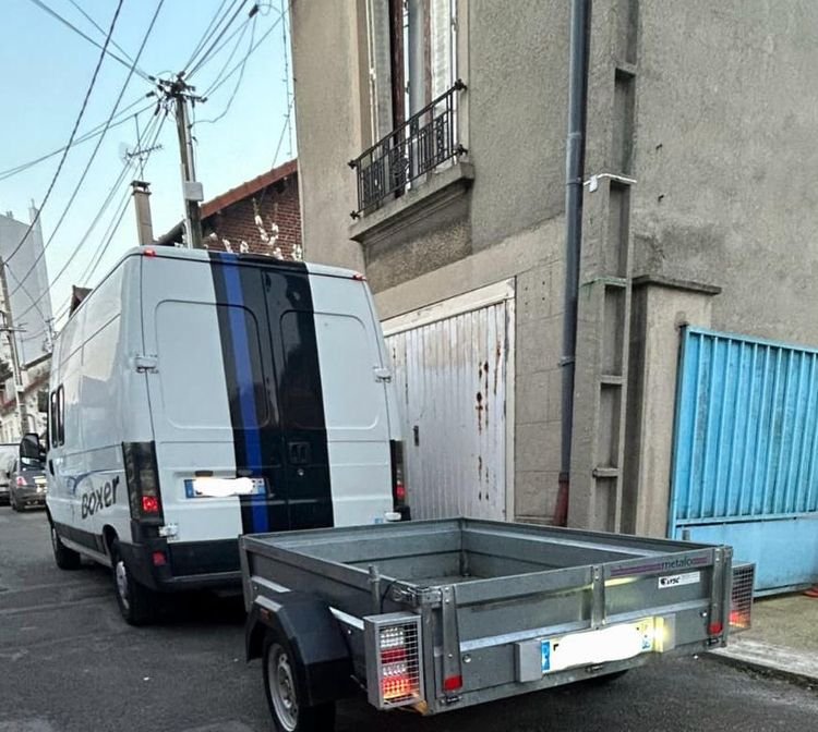 Remorque bagagère escamotable très solide et complète